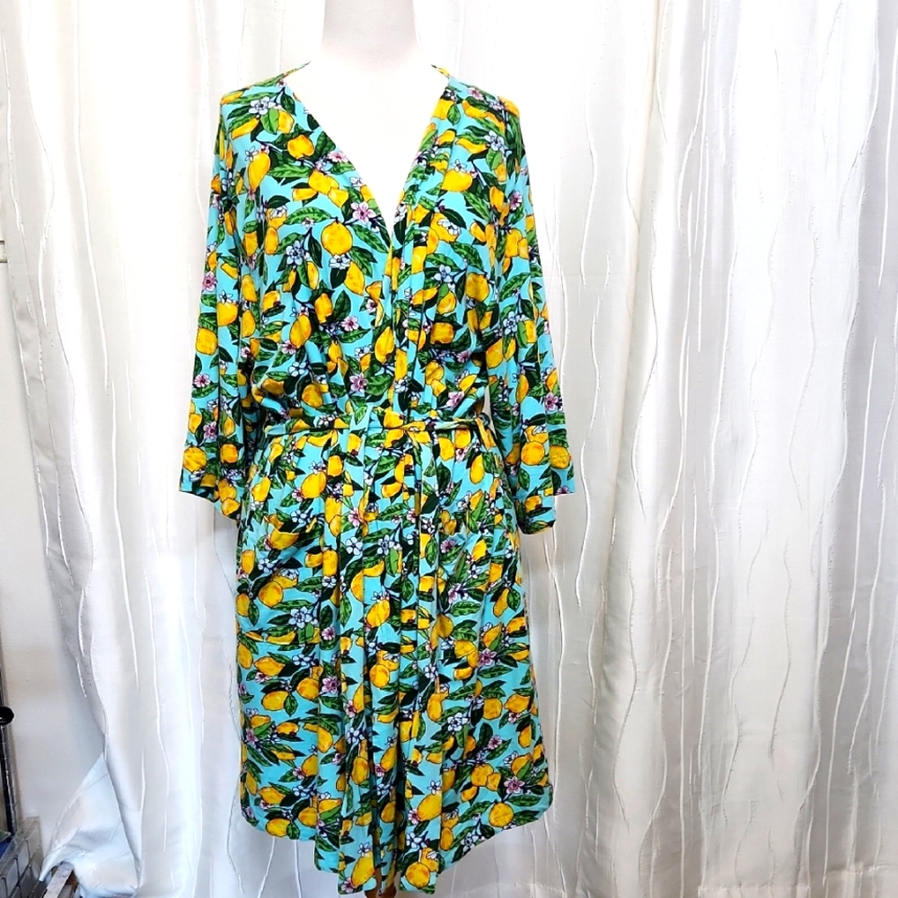Vera Bradley Yellow Lemon Print Robe on Aqua Background